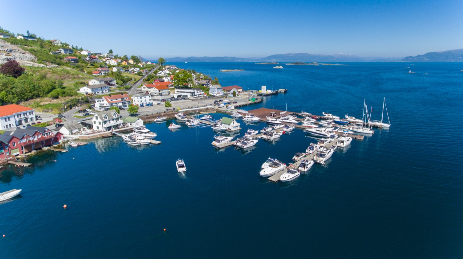 Våge med fjorden og øyane utanfor